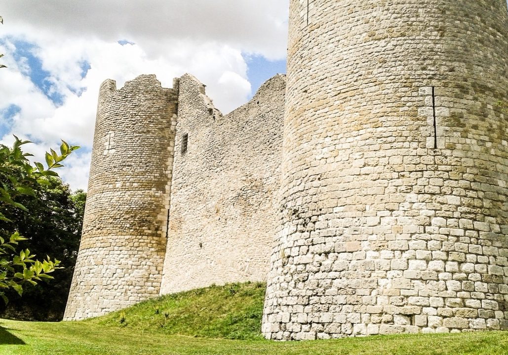 forteresse de yèvre le chatel